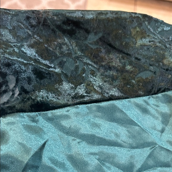 Vintage 90’s Jaclyn Smith Deep Green Satin Intimate Wrap Robe - Picture 8 of 9